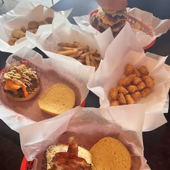 Beth's Burger Bar - Burgers Near Me - Orlando, Florida