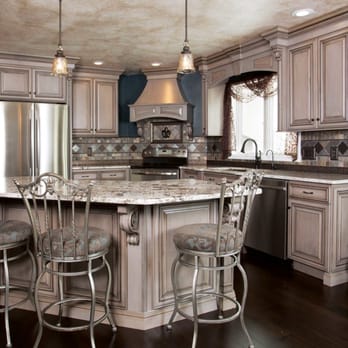 StarMark Cabinetry - Syracuse door style in Alder finished in Driftwood with Chocolate glaze. - Cabinetry Near Me - Sioux Falls, South Dakota