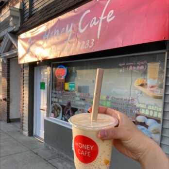 Honey Cafe - Storefront & mango pomelo sago - Cafes Near Me - Vancouver, British Columbia