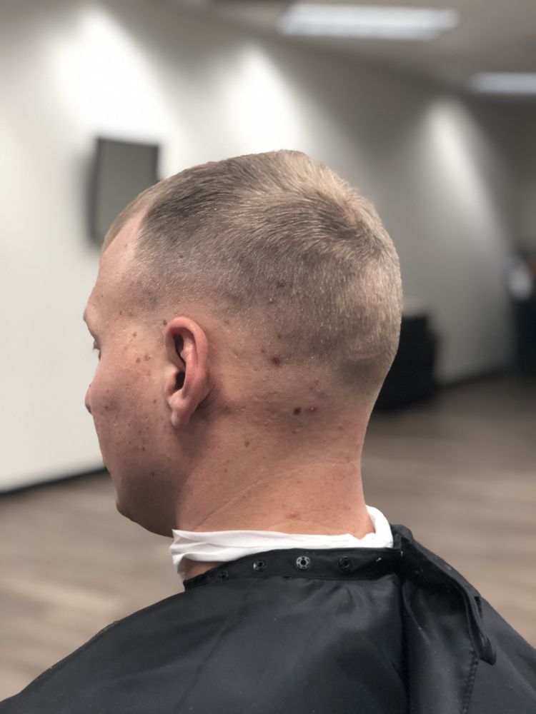 TL Barbershop Logo