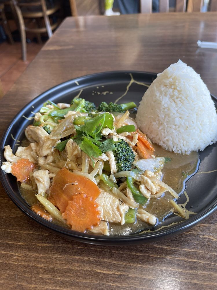 Food from Chok Dee Thai Kitchen