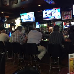 TKO Sports Bar & Grill - My favorite sports bar in Laredo. 60's, 70's & 80's on juke box. Dark wood interior. Solid beer line up.