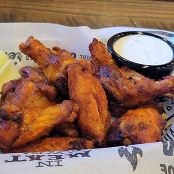 Famous Dave's Bar-B-Que - Wings (happy hour) - Barbeque Near Me - Mesa, Arizona