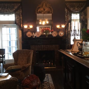 Ballastone Inn - Beautiful common areas - Hotels Near Me - Savannah, Georgia
