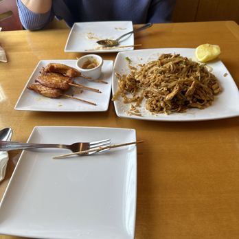 Family Thai Kitchen - pad thai .. - Thai Near Me - Maplewood, Minnesota Family Thai Kitchen - pad thai .. - Thai Near Me - Maplewood, Minnesota