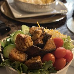 Truth Lounge & Bistro - Salad with salmon bites