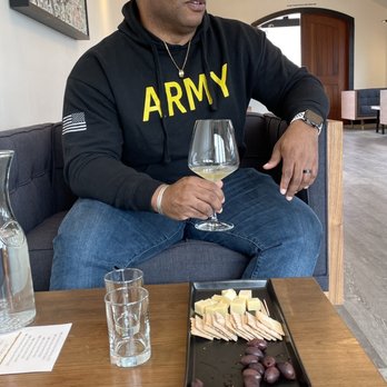 Parum Leo Winery and Vineyard - Wine Tasting Room Near Me - Petaluma, California