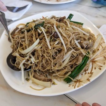 D Cuisine - Shredded roast duck with pan-fried rice noodle - Dim Sum Near Me - Westmont, Illinois
