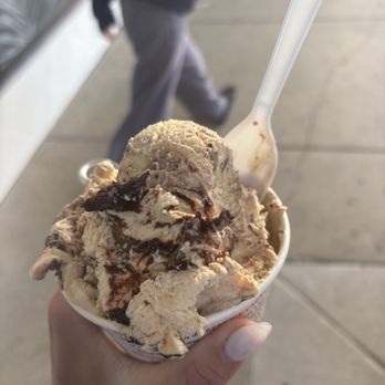 Sprinkles Ice Cream Shoppe - Ice Cream & Frozen Yogurt Near Me - Schaumburg, Illinois Sprinkles Ice Cream Shoppe - Ice Cream & Frozen Yogurt Near Me - Schaumburg, Illinois