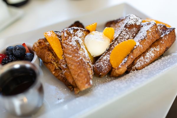 Eat This Café - Hollywood Brunch Spot: Breakfast, Lunch, Bottomless Mimosas by null