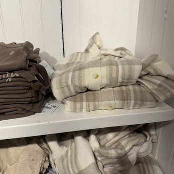 American Eagle Outfitters - Men's Clothing Near Me - Lincoln City, Oregon American Eagle Outfitters - Men's Clothing Near Me - Lincoln City, Oregon