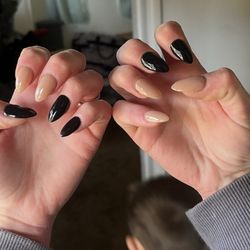 Big Bear Nails - Another gorgeous set by Helen. Black and nude color fill.