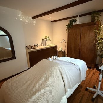 Four Moons Spa - Day Spas Near Me - Encinitas, California