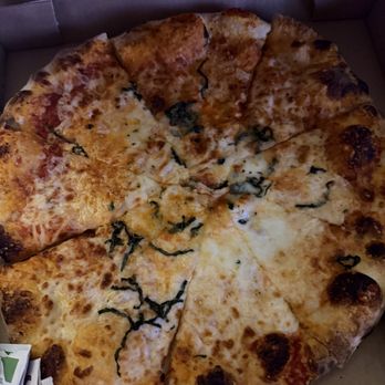 Lake Tahoe AleWorX Stateline - Pizza Margherita - Pizza Near Me - Stateline, Nevada