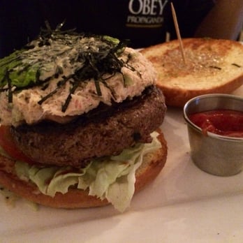 26 Beach Restaurant - California Roll Hamburger - New American Near Me - Venice, California 26 Beach Restaurant - California Roll Hamburger - New American Near Me - Venice, California