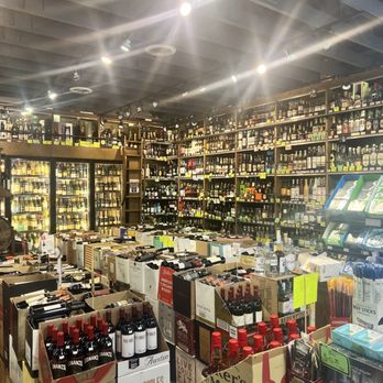 Alans Market - a wide selection of wine bottles - Grocery Near Me - Marina Del Rey, California Alans Market - a wide selection of wine bottles - Grocery Near Me - Marina Del Rey, California