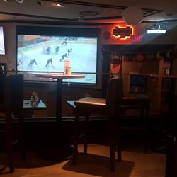 Juniors Pub and Grill