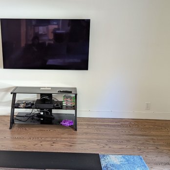 TV-Installer - John also did the cabling very neatly. - TV Mounting Near Me TV-Installer - John also did the cabling very neatly. - TV Mounting Near Me