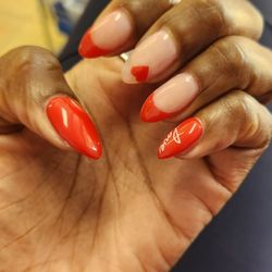 Lihue Nail Spa - Peter did an excellent job on my Valentines nails, very professional.  I have acrylic with gel polish.