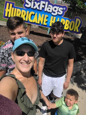 Hurricane Harbor Rockford by null