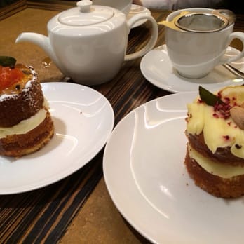 L'Eto Caffe - Papaya & coconut cake, Lemon & almond cake - Cafes Near Me - London, XGL L'Eto Caffe - Papaya & coconut cake, Lemon & almond cake - Cafes Near Me - London, XGL