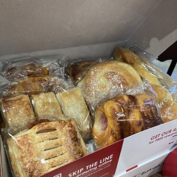 85°C Bakery Cafe-Temecula - Ham, Swiss roll, sweet butter Reef, coconut twist, guava, strudel, mango puff pastry, spicy breakfast sausage, ravioli, bun, coffee cruffin - Bakeries Near Me - Temecula, California 85°C Bakery Cafe-Temecula - Ham, Swiss roll, sweet butter Reef, coconut twist, guava, strudel, mango puff pastry, spicy breakfast sausage, ravioli, bun, coffee cruffin - Bakeries Near Me - Temecula, California