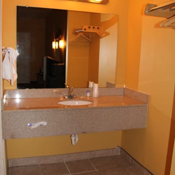 Americas Best Value Inn - Sink Area - Hotels Near Me - Nacogdoches, Texas