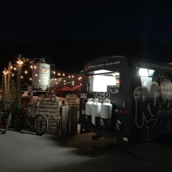 Vail Brewing Company - Entrance with food truck and patio area - Breweries Near Me - Vail, Colorado