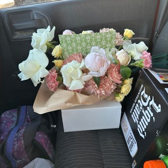 Domonique Rose - Flowers she designed - Florists Near Me