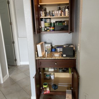 Headway Moving & Storage - They didn't even open these cabinets to pack. We were stuck having to pay new packers. - Movers Near Me - Orlando, Florida