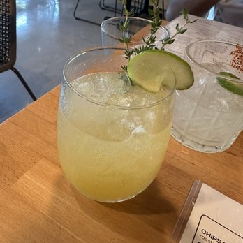 Lady Dahlia Tequila Bar - Peach & Elderflower Spritz - AMAZING - Bars Near Me - Mount Prospect, Illinois