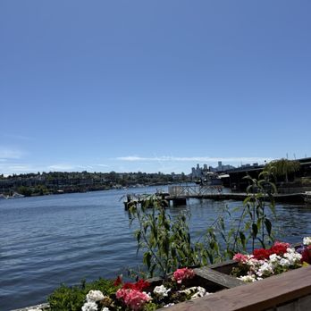 Gasworks Brewing - Nice view! - Brewpubs Near Me - Seattle, Washington