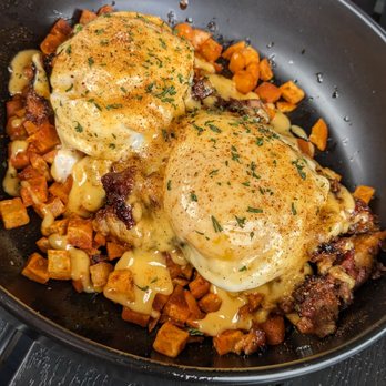 Farr Street Tavern - Brunch Special - Pulled Pork Eggs Benedict - Bars Near Me - Scranton, Pennsylvania