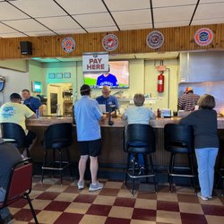 Grille 221 - You pay at the counter.