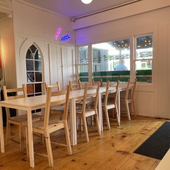 Aalia’s Coffee - Lots of air conditioned seating - Coffee & Tea Near Me - Oak Bluffs, Massachusetts