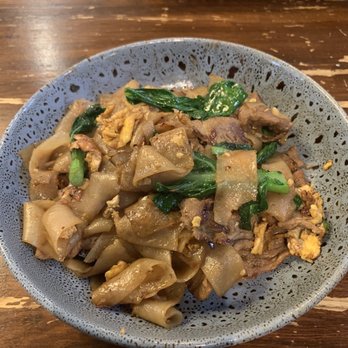 Kin Long Beach - Pad See Ew - Thai Near Me - Long Beach, California