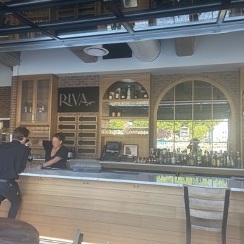Riva Italian Restaurant - The bar - Pizza Near Me - Port Stanley, Ontario