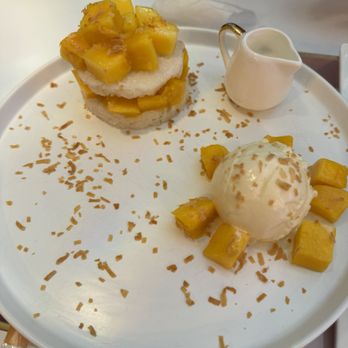 Mango Mango Dessert - Mango sticky rice - Desserts Near Me - Chicago, Illinois