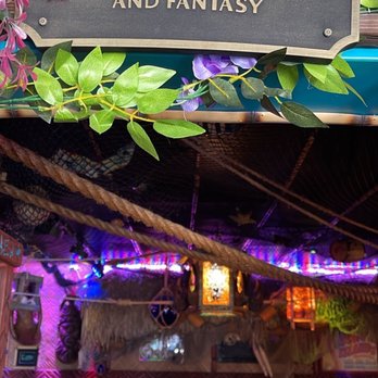 High Roller Tiki Lounge - Entrance to back room - Tiki Bars Near Me - Solvang, California