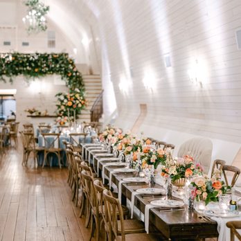 The Historic Wakefield Barn - The bridal party's table, complete with a setting, and floral decorations. - Venues & Event Spaces Near Me - Wake Forest, North Carolina The Historic Wakefield Barn - The bridal party's table, complete with a setting, and floral decorations. - Venues & Event Spaces Near Me - Wake Forest, North Carolina