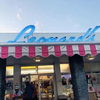 Leonard's Bakery - Bakeries Near Me - Honolulu, Hawaii
