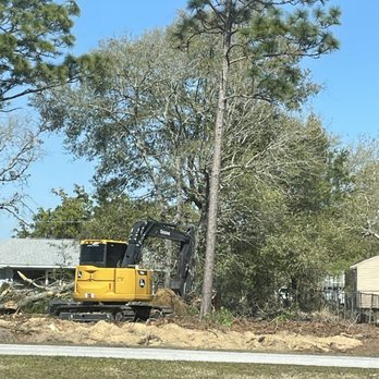 Loury's Land Services - Tree Services Near Me - Dunnellon, Florida