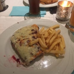 Dubrovnik - Schnitzel mit Preiselbeeren (8,00 EUR) Ja ich habe schon was gegessen, hatte Hunger :0)