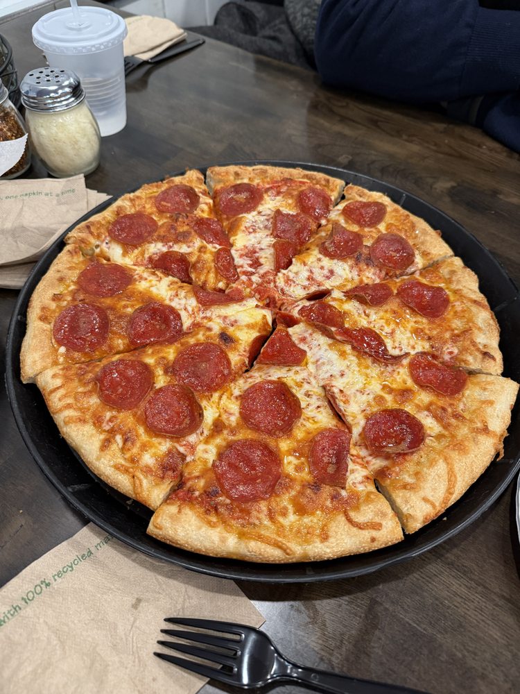 Foreside House of Pizza Logo