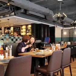 品越越式料理 - Interior Dining area