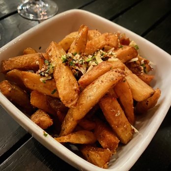 Vinos Back Alley - Parmesan garlic fries - Cocktail Bars Near Me - Alhambra, California