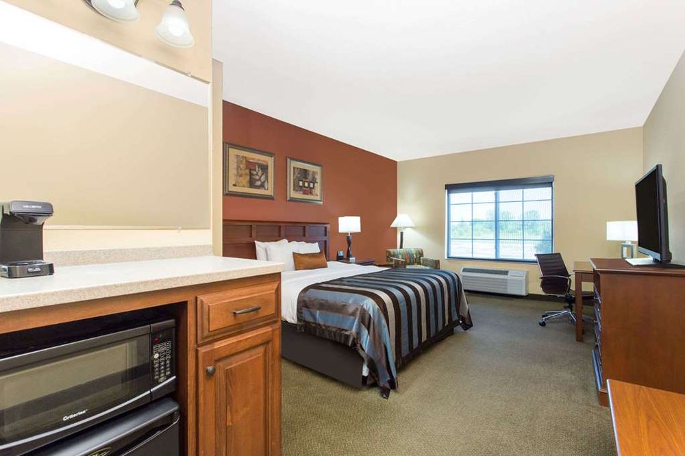 WINGATE BY WYNDHAM APPLETON Updated October 2024 34 Photos & 18