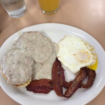 Squeeze-In Restaurant & Deck - Biscuits and Gravy - Breakfast & Brunch Near Me - Canyon City, Oregon