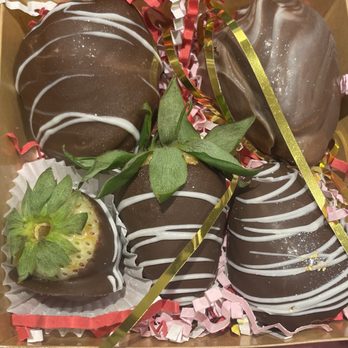 Sugah Boss - Chocolate covered strawberries - Desserts Near Me