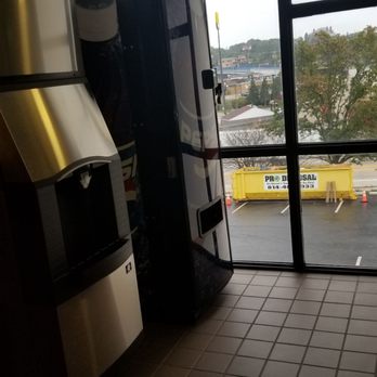 Comfort Inn - ice and soda near stairs - Hotels Near Me - Somerset, Pennsylvania